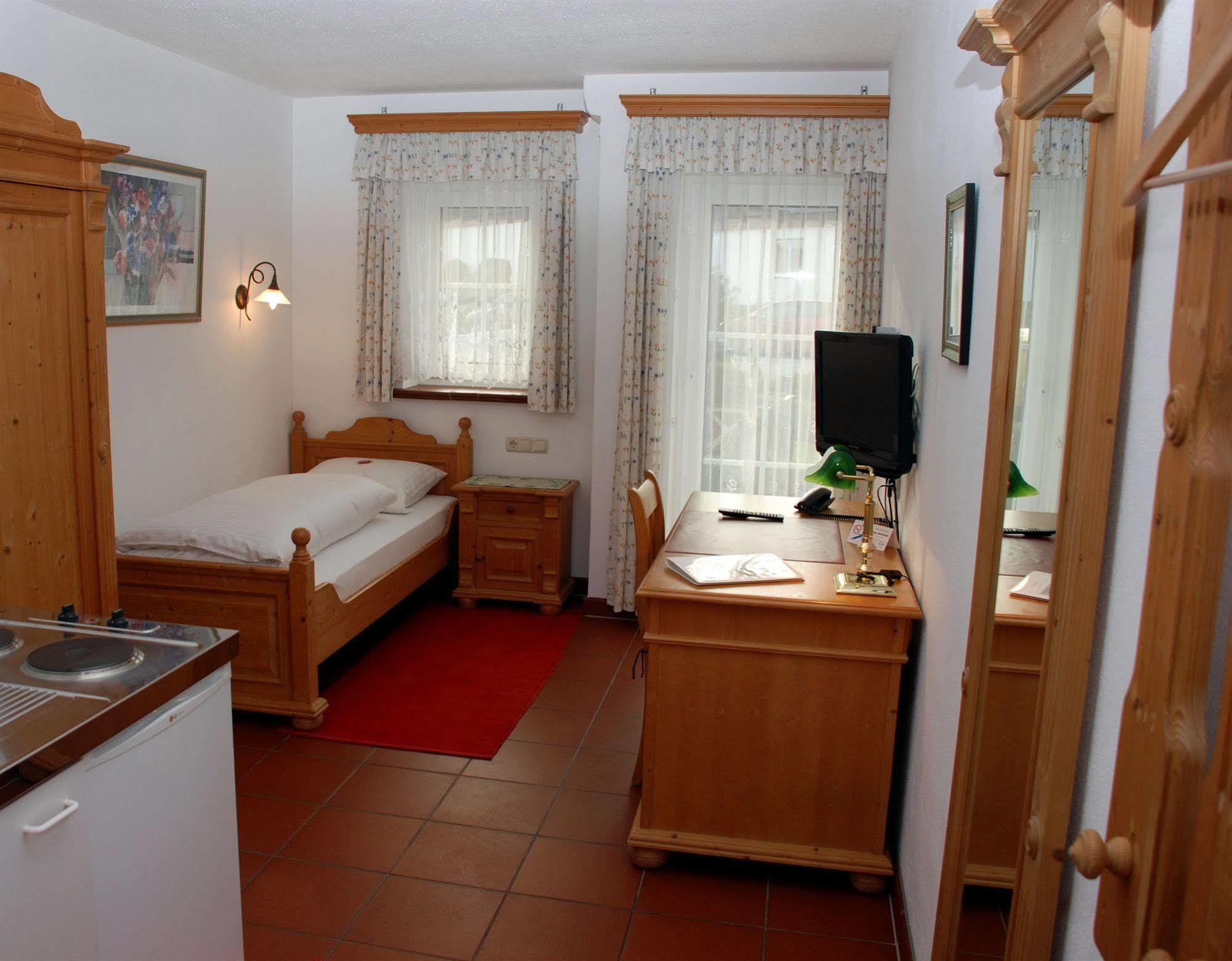 Hotel Klara Birnbaum Erlangen Buitenkant foto